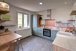 Fridge, microwave, oven, dishwasher