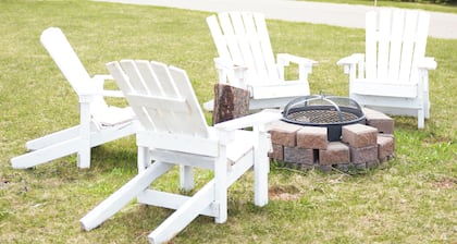 The Cowie Cottage, Niseko Riverside by Zen Life
3Bedroom 2 Bath Modern Cottage