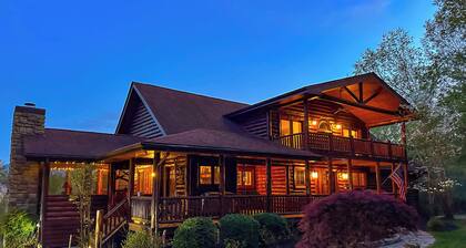 Hemlock Haven: Luxury Log Retreat w/ Sauna, Saloon & Blue Ridge Views