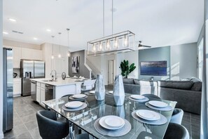 Interior - BV310MB - Disney & Universal heroes - 16 guests (Kissimmee)