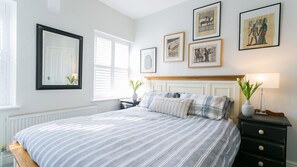 3 bedrooms, iron/ironing board, travel crib, free WiFi - Saerdy -  a coastal that sleeps 6 guests  in 3 bedrooms (Morfa Nefyn)