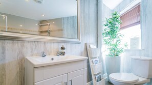 Hair dryer - Saerdy -  a coastal that sleeps 6 guests  in 3 bedrooms (Morfa Nefyn)