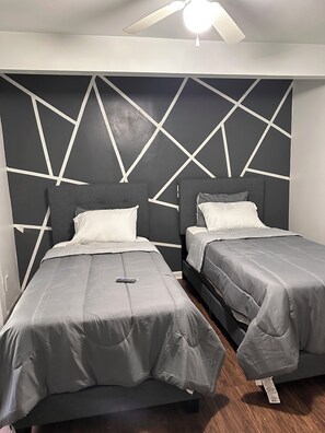 4 quartos, ferros/tábuas de passar roupa, Wi-Fi, roupa de cama