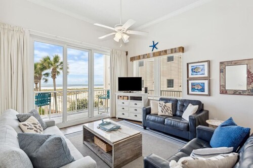 Ocean's Edge: 1st Floor 5-Star Luxury Condo Sleeps 8! Heated Pool and Hot Tub!