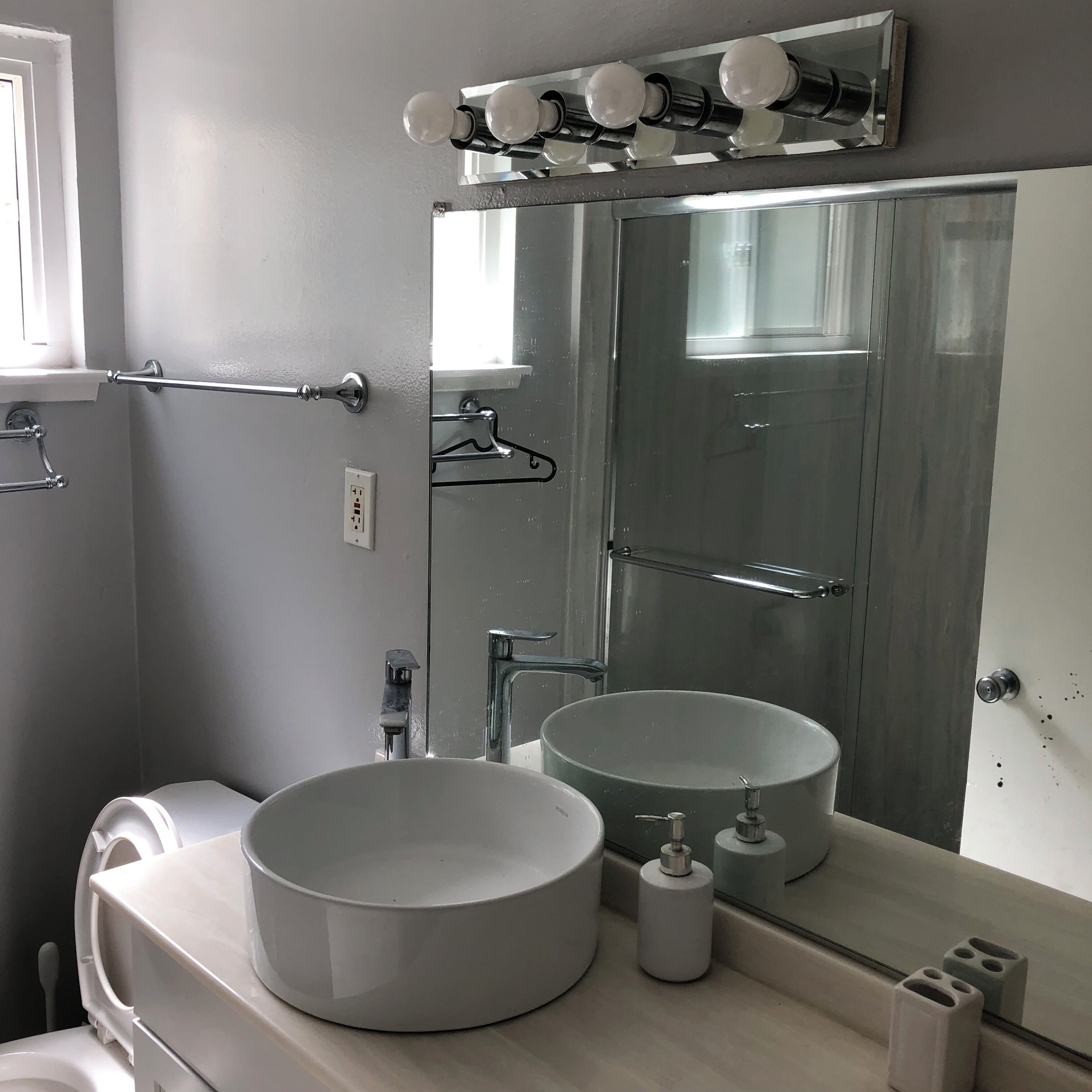 2-BR apt hot spot for working professionals or families in the Belmont Hills