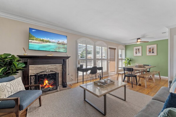 Smart-TV, Kamin, Tischfußball, Tischtennisplatte