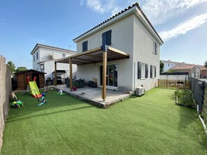 Children’s area - Maison Avec Piscine, Equipements Enfants, Animaux Acceptes, Proche Plages/ville (Lunel)