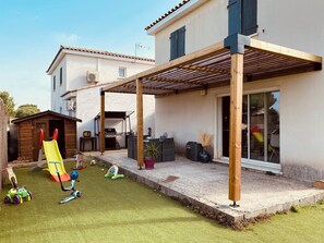 Children’s area - Maison Avec Piscine, Equipements Enfants, Animaux Acceptes, Proche Plages/ville (Lunel)