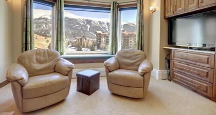 Affordable Remodeled Ski Condo with shared hot tub! TL411
