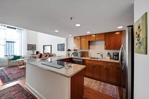 Refrigerador, microondas, horno, placa de cocina