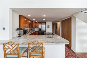 Fridge, microwave, oven, stovetop - 1100 Broad 106a · Cozy 1BR Tranquil Haven (Philadelphia)