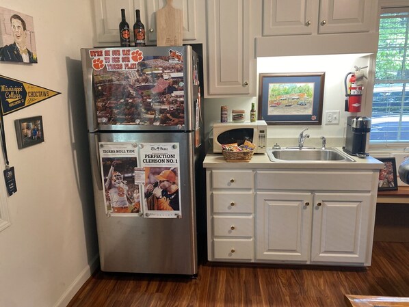 Interior - Apartment in Downtown Clemson. Just a few minutes to Campus & Football Stadium. (Clemson)