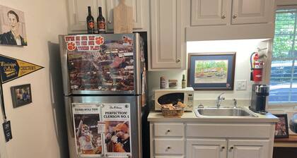 Apartment in Downtown Clemson. Just a few minutes to Campus & Football Stadium.