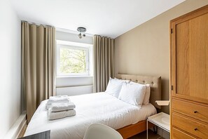 2 bedrooms, desk, iron/ironing board