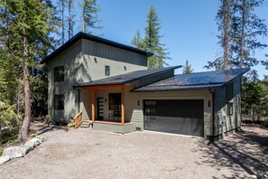 Exterior - Middle Fork Retreat - a 3 bedroom home near Glacier National Park! (Hungry Horse)