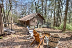 Terrace/patio - Tall Pines - A cozy cabin in North GA mountains w/hot tub and mountain views! (Suches)
