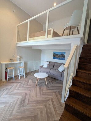 Superior Studio | Living area - Cyrus&Janus flats (Piano di Sorrento)