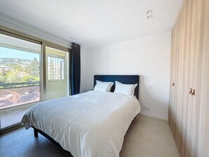 2 bedrooms, desk, iron/ironing board, travel cot