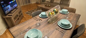 2BR with balcony and free parking in Square One