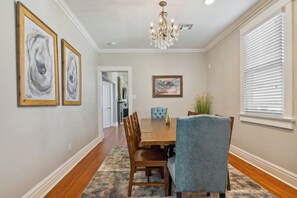 Dining - Bright and Open 5 Bedroom with Patio. Sleeps 10! (New Orleans)