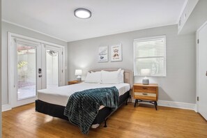 5 bedrooms, desk, iron/ironing board, travel cot