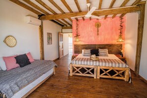 高級客房, 陽台, 海景 | 1 間臥室、客房內保險箱、獨特裝潢、布置獨特