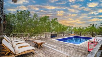 Outdoor pool, pool umbrellas, sun loungers