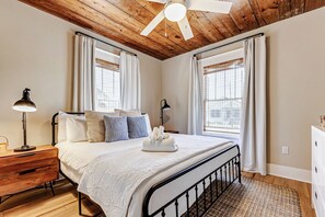 2 habitaciones, tabla de planchar con plancha y cuna de viaje 