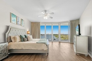 2 habitaciones, tabla de planchar con plancha y ropa de cama