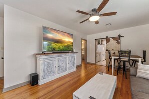 Smart TV, futbolito y estéreo 