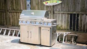 A stainless steel barbecue grill with a lid, a control panel with knobs, and a built-in sink. - Unit 2 Teal bungalow is pet-friendly for your stay. close to Galveston and Kemah (Bacliff)