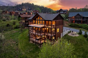 House (5 Bedrooms) | Interior
