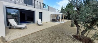 Les Abeilles du Mont D'or, Classée 5 Étoiles, Piscine Chauffée, Spa et Sauna