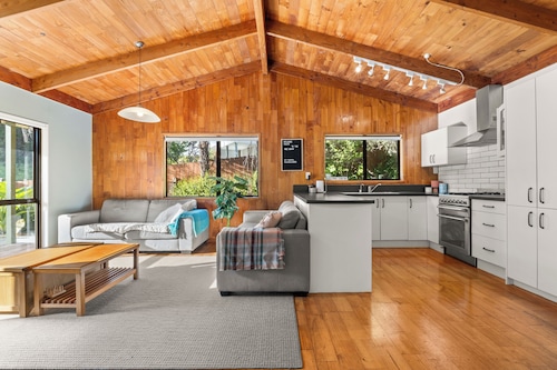 The Wee Bothy - Onemana Holiday Home