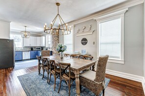 Dining - Modern Oasis Heated Pool, Spa 6 bedroom walk to beach, restaurants, (Galveston)