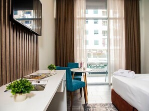 Hypo-allergenic bedding, minibar, in-room safe, individually decorated - VH Euro Star Durres Resort Beach  (Durrës)