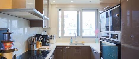 Mikrowelle, Ofen, Herdplatte, Geschirrspüler