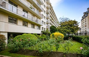 Property grounds - Eiffel Tower, Bright and Spacious - Fallempin 2 (Paris)