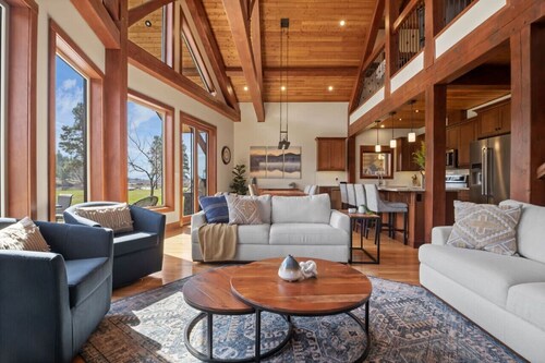 Waterfront Lodge | Private Dock | Rocky Mountains