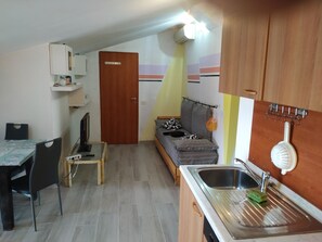 Interni