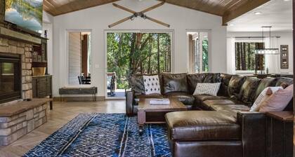 New Beautiful Cabin located in quiet Torreon cul-de-sac