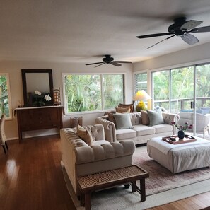 تلفزيون ذكي، مشغل دي في دي، كُتُب، مكتبة فيديو