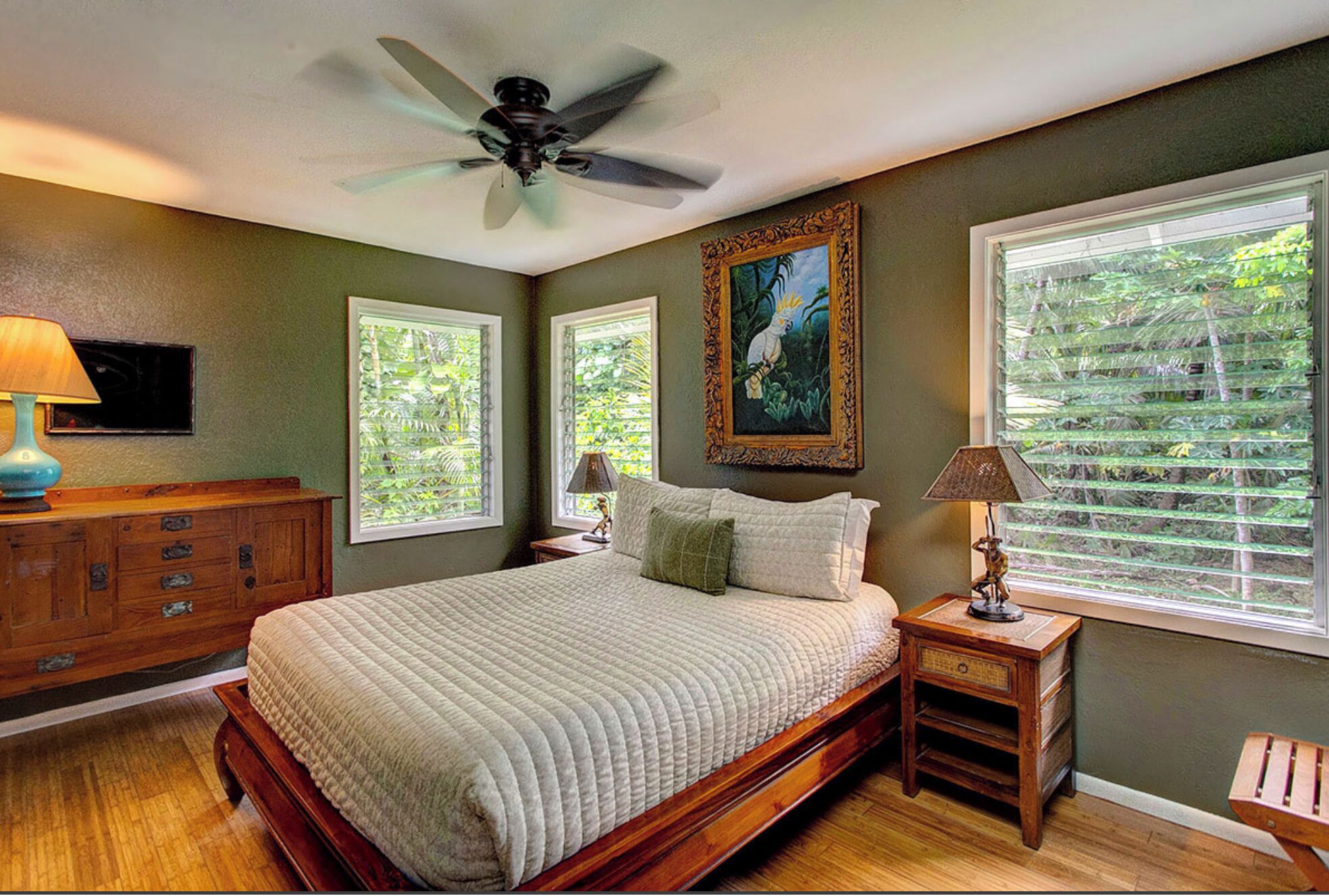 4 bedrooms, desk, iron/ironing board, free WiFi