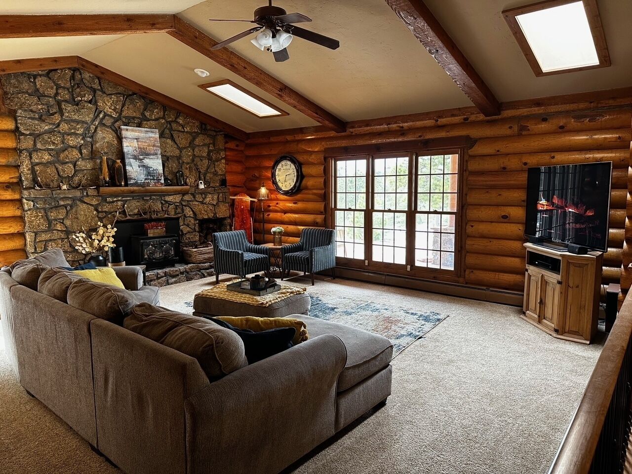 智能电视、壁炉、电子游戏