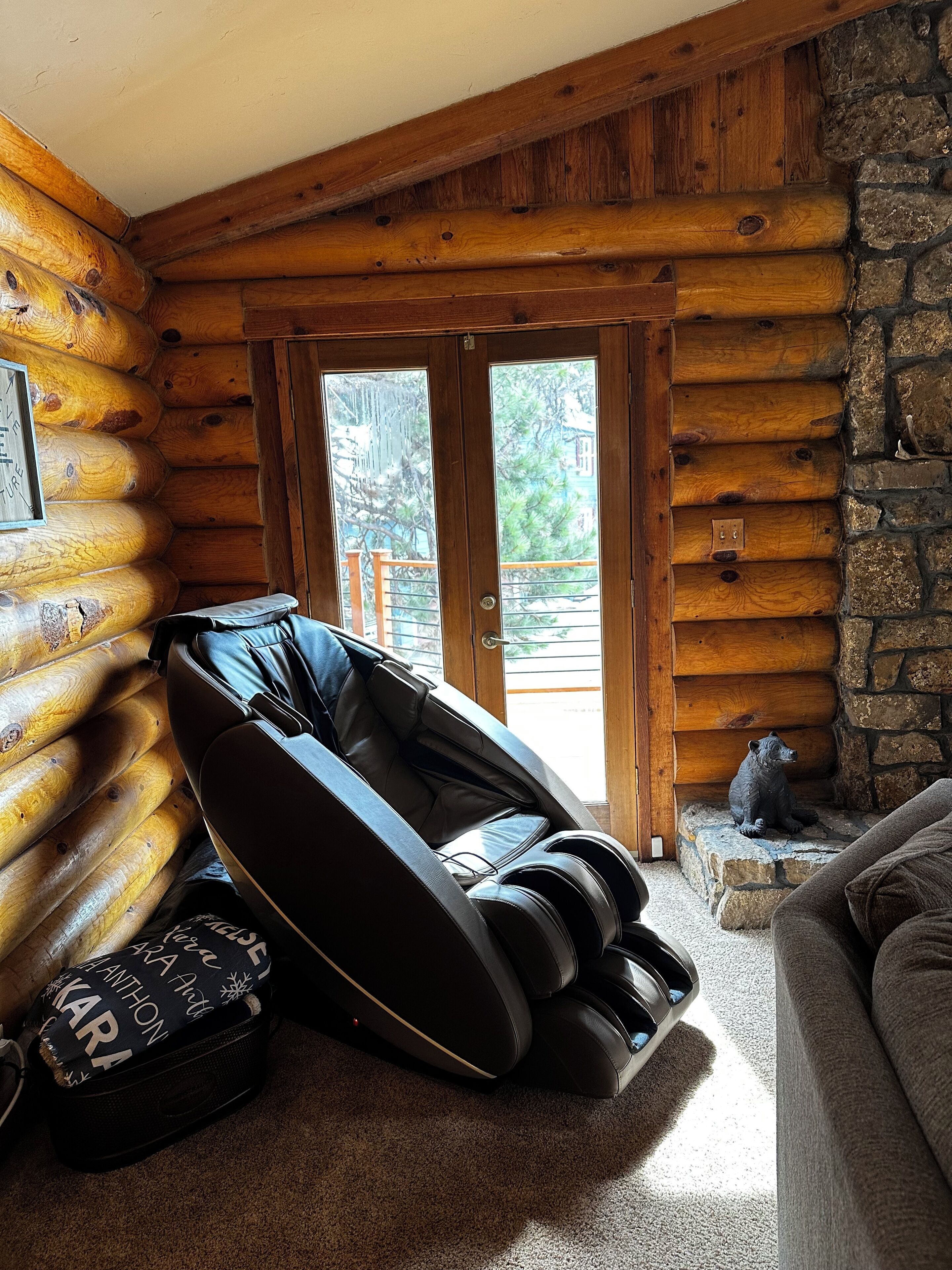 Smart TV, fireplace, video games