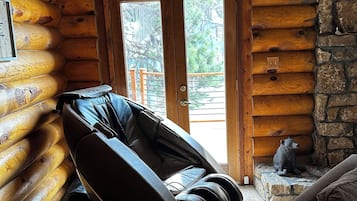 Smart TV, fireplace, video games