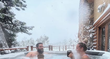 Log Home Retreat! Hot Tub, Game Room, Gym, Close To USAFA, & Spruce Mtn Ranch.