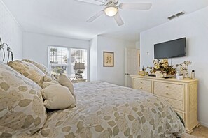 2 bedrooms, desk, iron/ironing board, free WiFi - Beachside Elegance: Pool, Spa, Luxury Retreat / Sun Beach Club 888 (New Smyrna Beach)