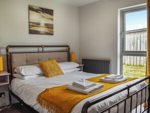 4 室のベッドルーム、WiFi (無料)、ベッドシーツ