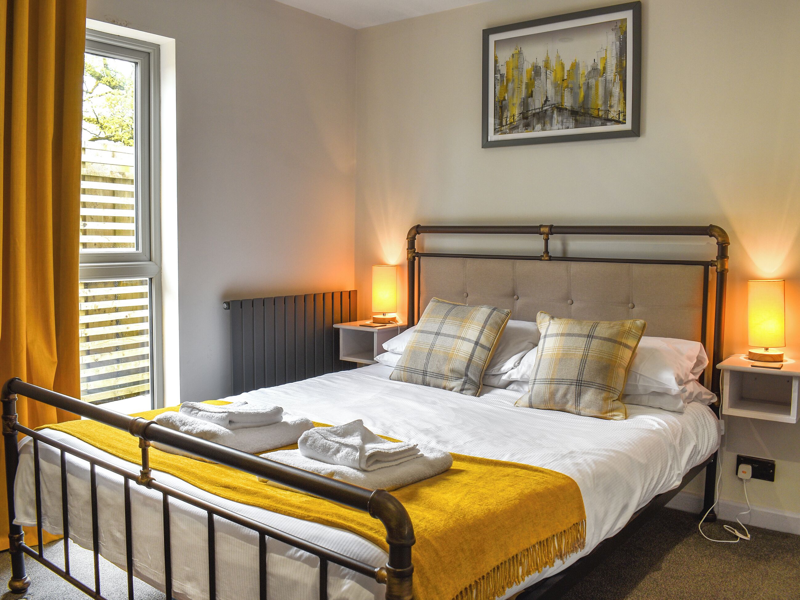 4 bedrooms, WiFi (free), bed sheets